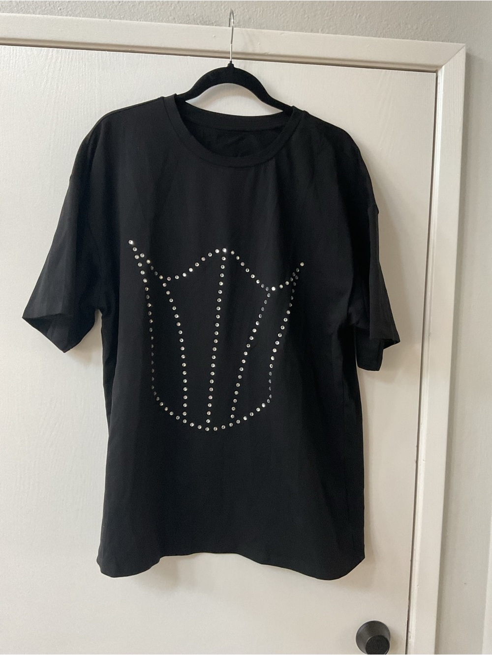 Cupshe Black Short Sleeve Tee with Silver Stud Tulip Motif